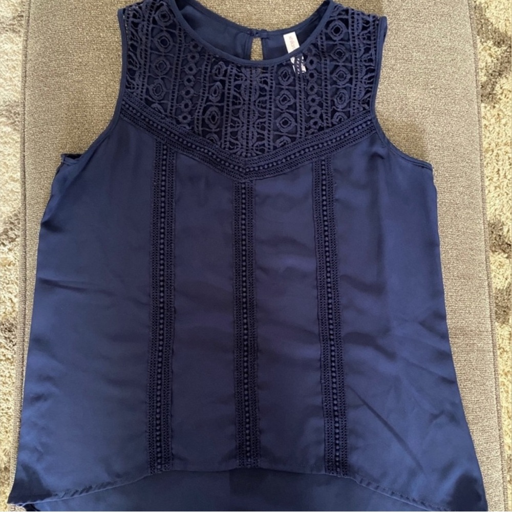 2 Women’s Xhilaration Navy Lace and Floral Tops - Picture 5 of 6